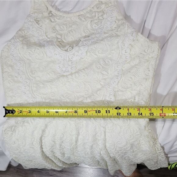 City triangles lace dress - Picture 11 of 11